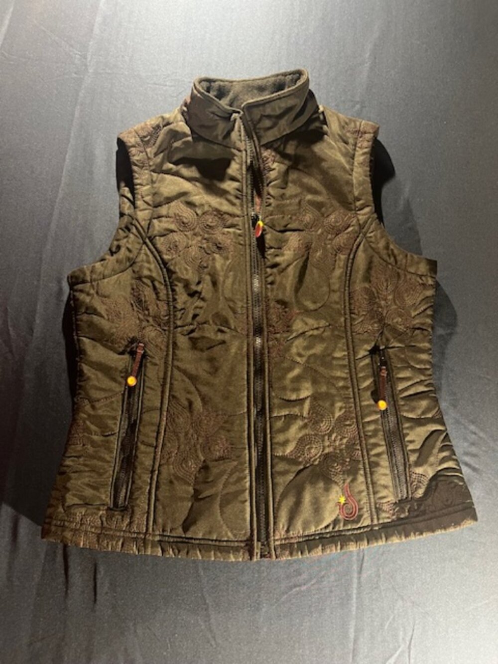 EUC ISIS Beautifully quilted, embroidered full-zip flocked vest floral, swirl 8